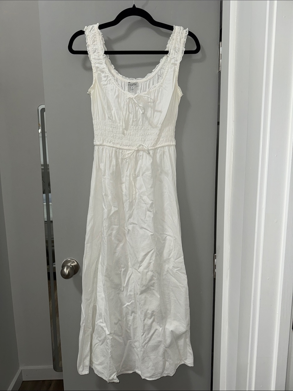 Patrons of peace Women’s White Sleeveless Smocked Midi Dress